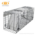 Cage di trappola per uccelli in trappola per piccioni vivi a una porta.